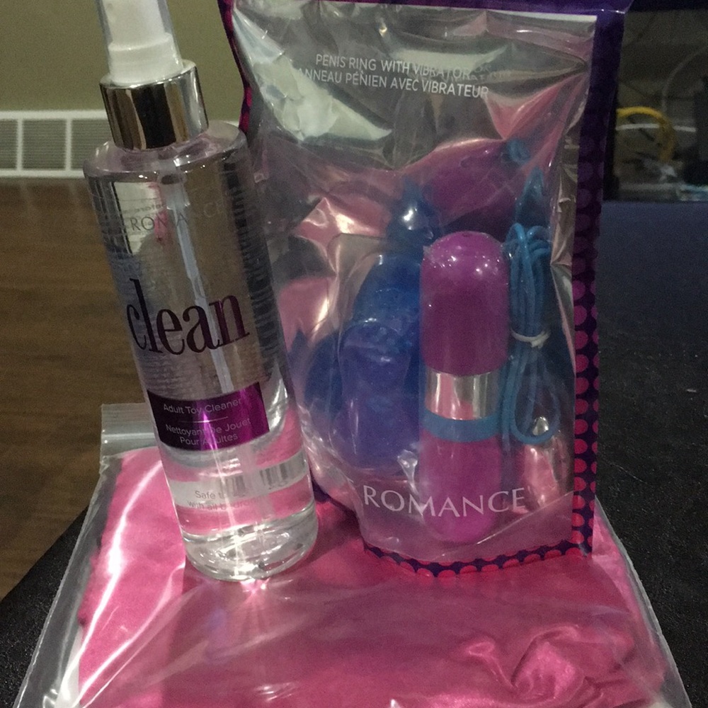 Rendezvous Toy, toy tote, and come clean